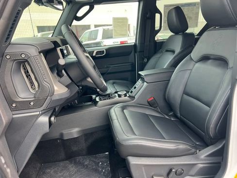 New 2026 Ford Bronco Outer Banks w/ Sasquatch Package AWD/4WD image 4