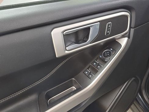 Used 2023 Ford Explorer XLT image 9