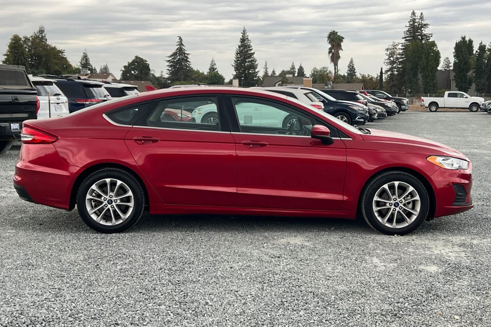 Used 2020 Ford Fusion SE FWD image 8