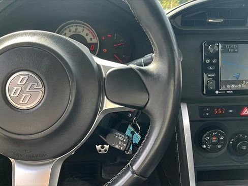 Used 2018 Toyota 86 image 16