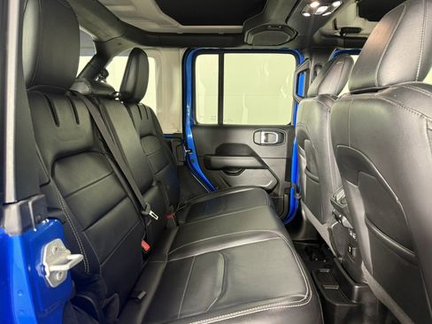 Used 2022 Jeep Wrangler Unlimited Sahara w/ Cold Weather Group image 13