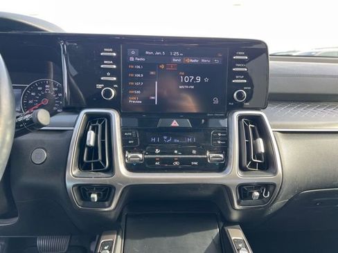 Certified 2021 Kia Sorento S w/ Panoramic Sunroof Package image 17