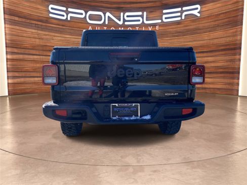 Used 2022 Jeep Gladiator Willys image 5