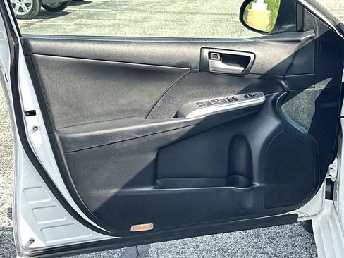 Used 2013 Toyota Camry SE FWD image 21