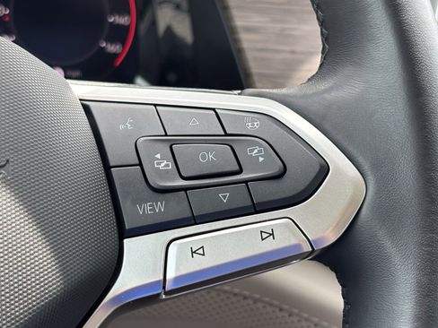 Used 2025 Volkswagen Atlas SEL Premium R-Line image 20