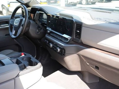 Used 2025 GMC Sierra 1500 SLT RWD image 18