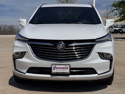Used 2024 Buick Enclave Essence image 7