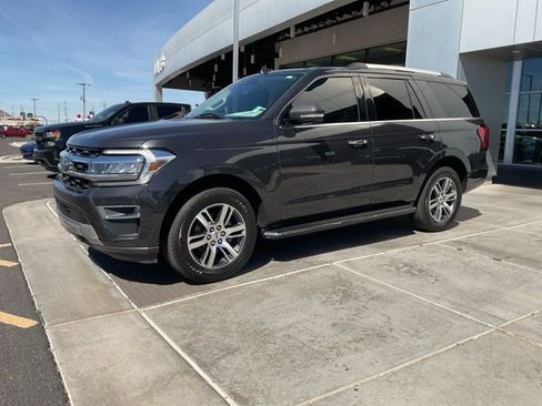 Used 2022 Ford Expedition Limited image 2