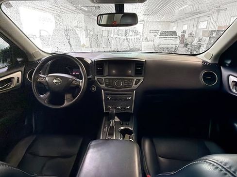 Used 2018 Nissan Pathfinder SL AWD/4WD image 10