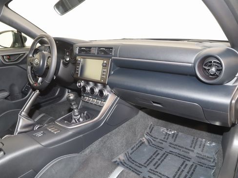 Used 2024 Toyota GR86 Premium image 39