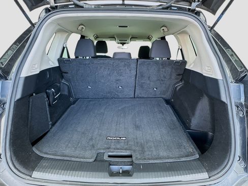 Used 2023 Nissan Rogue S FWD image 17