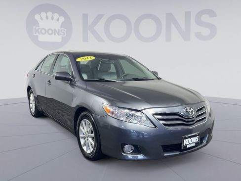 Used 2011 Toyota Camry XLE w/ SE/XLE Extra-Value Pkg FWD image 10