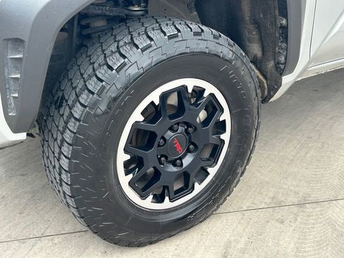 Used 2024 Toyota Tacoma TRD Off-Road image 9