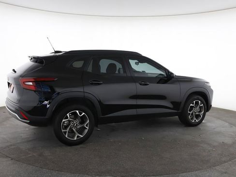 Used 2025 Chevrolet Trax LT w/ Driver Confidence Package FWD image 13