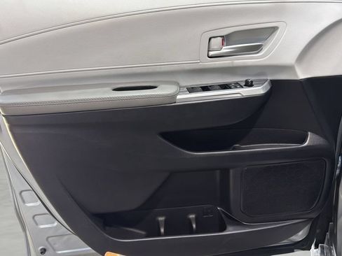 Used 2025 Toyota Sienna XLE FWD image 19