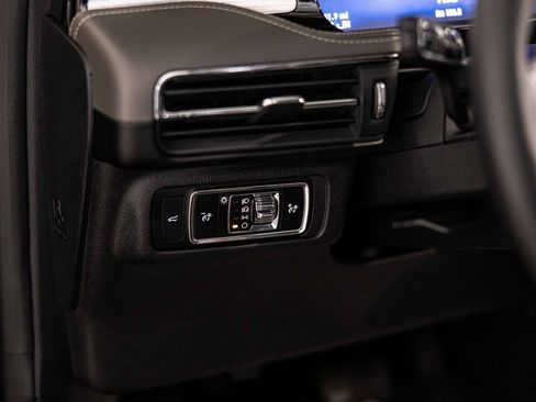 Used 2024 Lincoln Corsair Reserve w/ Jet Appearance Package image 19