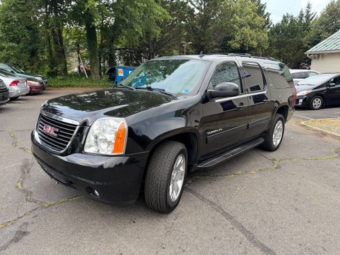 Used 2014 GMC Yukon XL SLT w/ SLT-2 Equipment Package AWD/4WD image 3