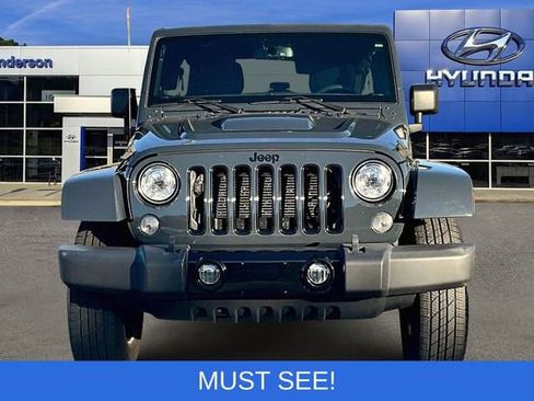 Used 2018 Jeep Wrangler Unlimited Sahara image 2