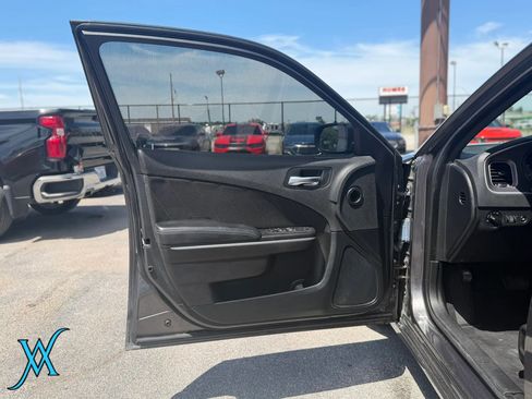 Used 2022 Dodge Charger SXT RWD image 9