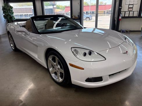 Used 2006 Chevrolet Corvette Coupe w/ Preferred Equipment Group RWD image 20