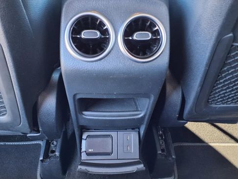 Used 2023 Mercedes-Benz GLB 250 4MATIC w/ Premium Package image 17