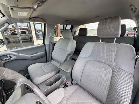 Used 2010 Nissan Frontier SE RWD image 9