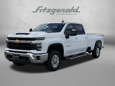 Used 2025 Chevrolet Silverado 2500 LT w/ Convenience Package AWD/4WD image 3