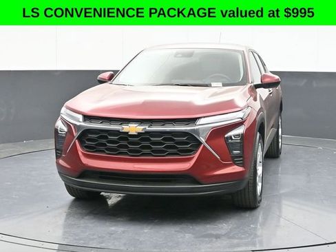 Used 2024 Chevrolet Trax LS w/ LS Convenience Package image 2