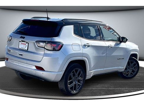 Used 2025 Jeep Compass Limited w/ High Altitude Package image 13