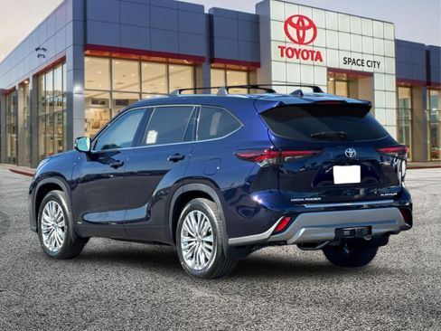 New 2026 Toyota Highlander Platinum AWD/4WD image 4