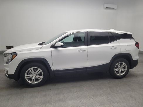 Used 2024 GMC Terrain SLE image 2