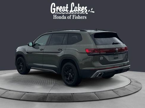 Used 2025 Volkswagen Atlas Peak Edition SE AWD/4WD image 3