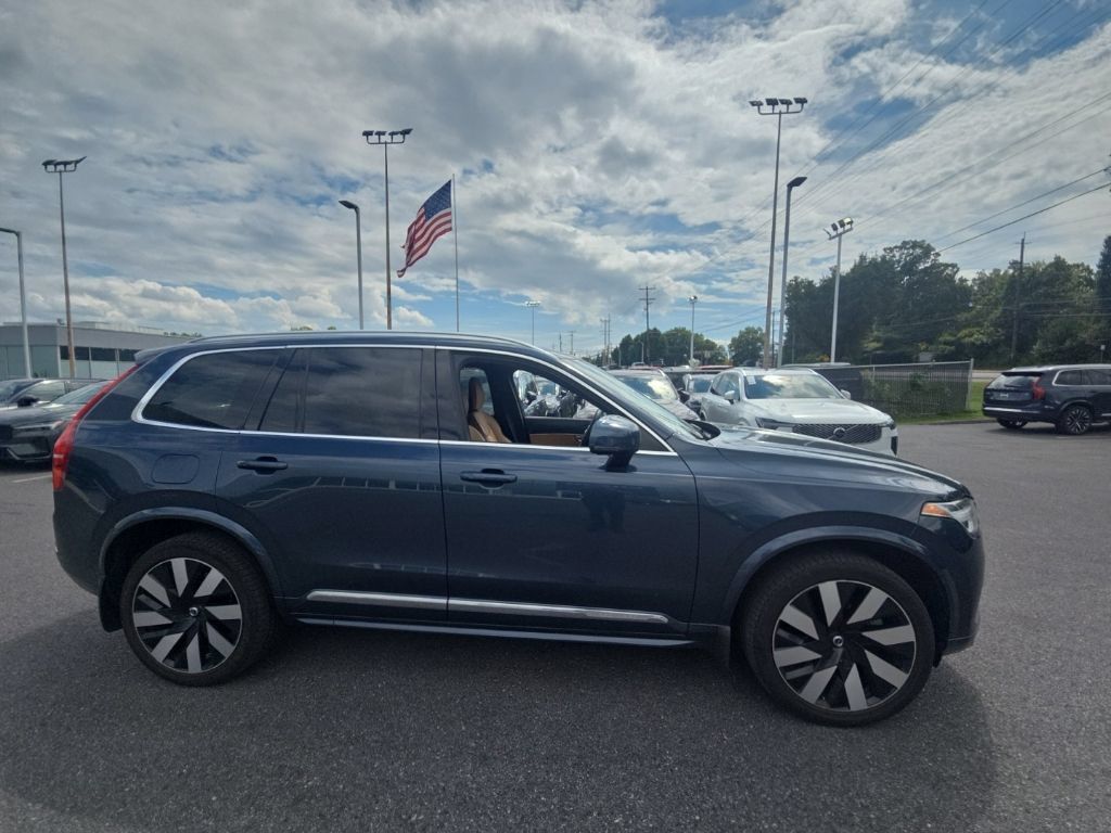 Used 2024 Volvo XC90 T8 Ultimate w/ Lounge Package AWD/4WD image 4