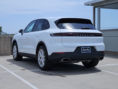 Certified 2026 Porsche Cayenne AWD/4WD image 3