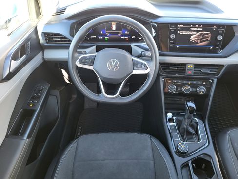 Certified 2024 Volkswagen Taos SE w/ Panoramic Sunroof Package image 20