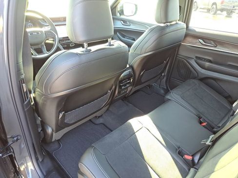 New 2026 Jeep Grand Cherokee L Laredo image 19