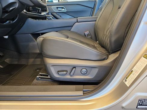 New 2026 Nissan Rogue Platinum image 15