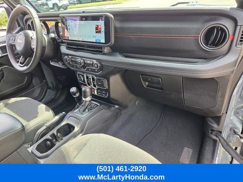 Used 2024 Jeep Wrangler Unlimited Rubicon AWD/4WD image 17