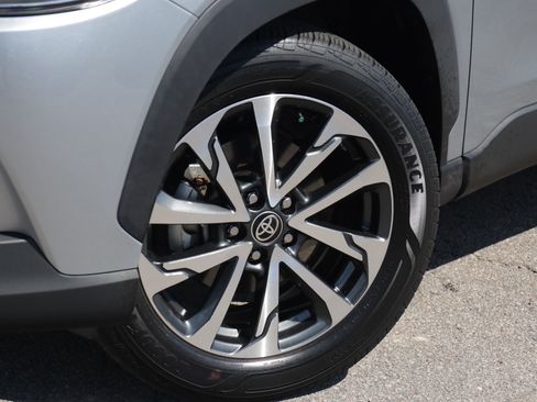 Used 2022 Toyota Corolla Cross XLE w/ Convenience Package FWD image 16