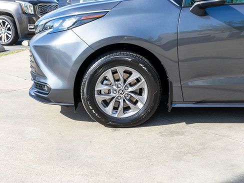 Used 2025 Toyota Sienna XLE w/ XLE Plus Package AWD/4WD image 30
