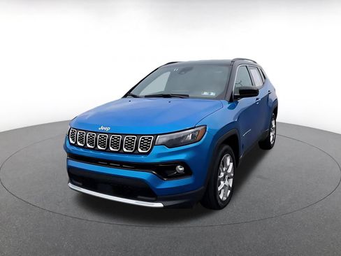 Used 2025 Jeep Compass Limited AWD/4WD image 6