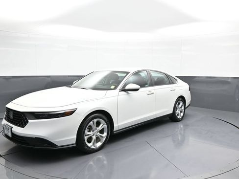 Certified 2023 Honda Accord LX image 1