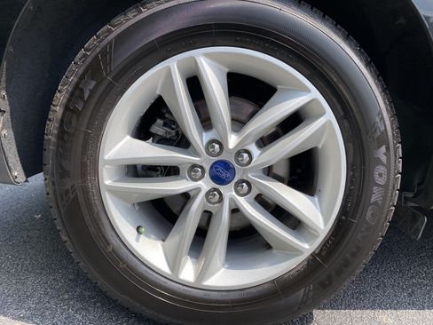 Used 2018 Ford Edge SEL FWD image 40