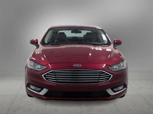 Used 2018 Ford Fusion SE w/ Equipment Group 201A image 3
