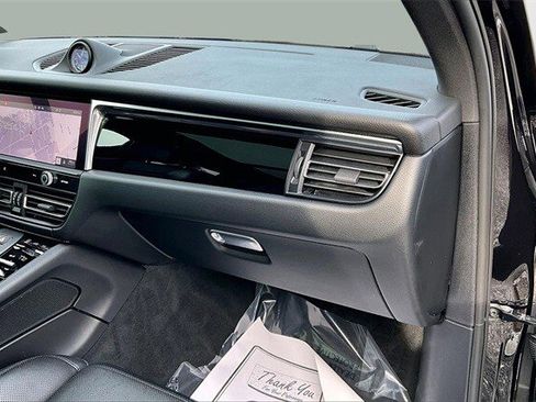 Used 2022 Porsche Macan image 29