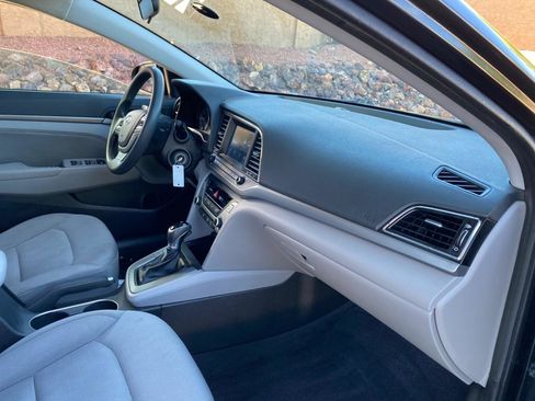 Used 2017 Hyundai Elantra SE image 45