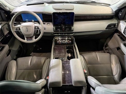 Used 2018 Lincoln Navigator Reserve w/ Technology Package image 10