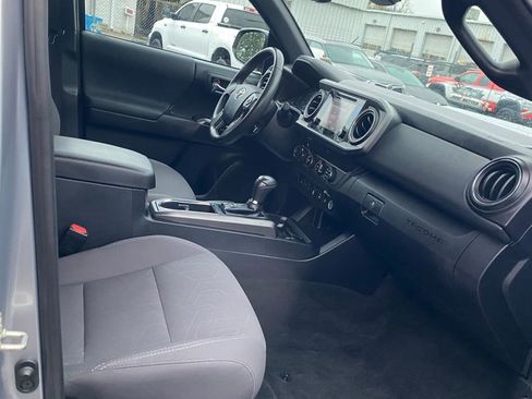 Used 2019 Toyota Tacoma TRD Sport image 17