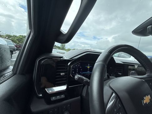 Certified 2025 Chevrolet Silverado 1500 High Country w/ Technology Package AWD/4WD image 24