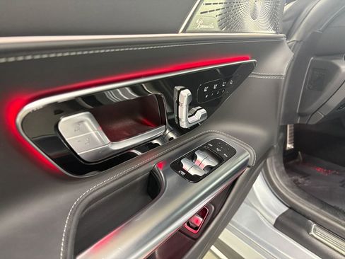 Used 2022 Mercedes-Benz SL 55 AMG 4MATIC w/ Driver Assistance Package image 8